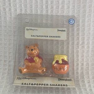 Disneyland Winnie The Pooh & Honey Pot S&P Shakers